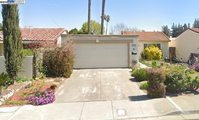 Primary Photo - 2155 Goldcrest Cir