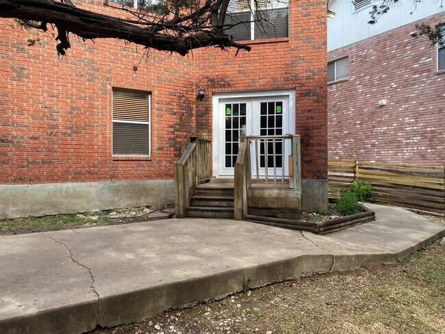 Building Photo - 10811 Redbush Park