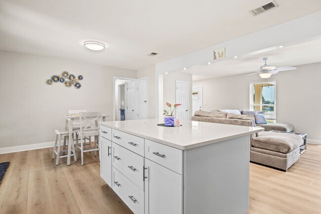 Building Photo - 4570 Yacht Harbor Dr