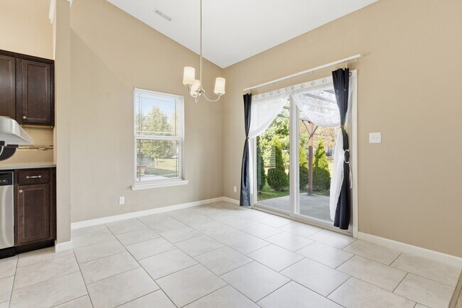 Building Photo - 3410 Monument Dr