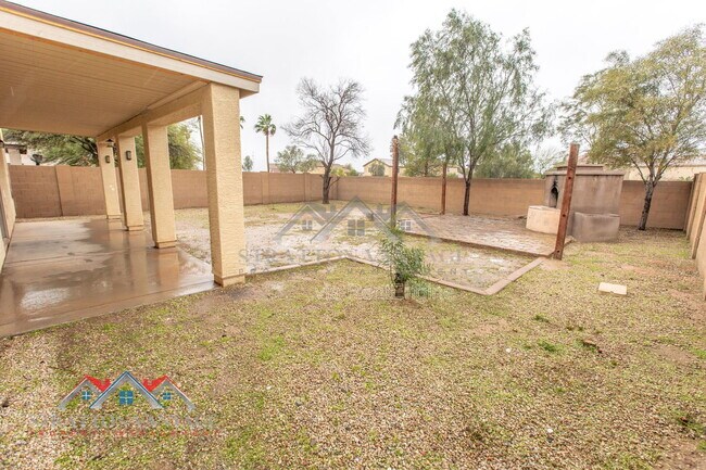 Building Photo - 110 Cholla St