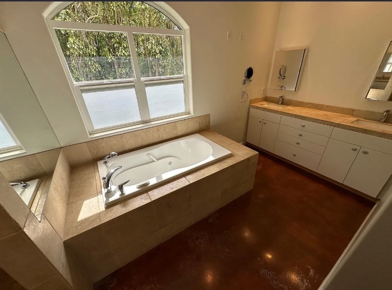 Building Photo - 118 E Huapala Pl