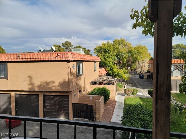 Building Photo - 241 Misty Isle Ln