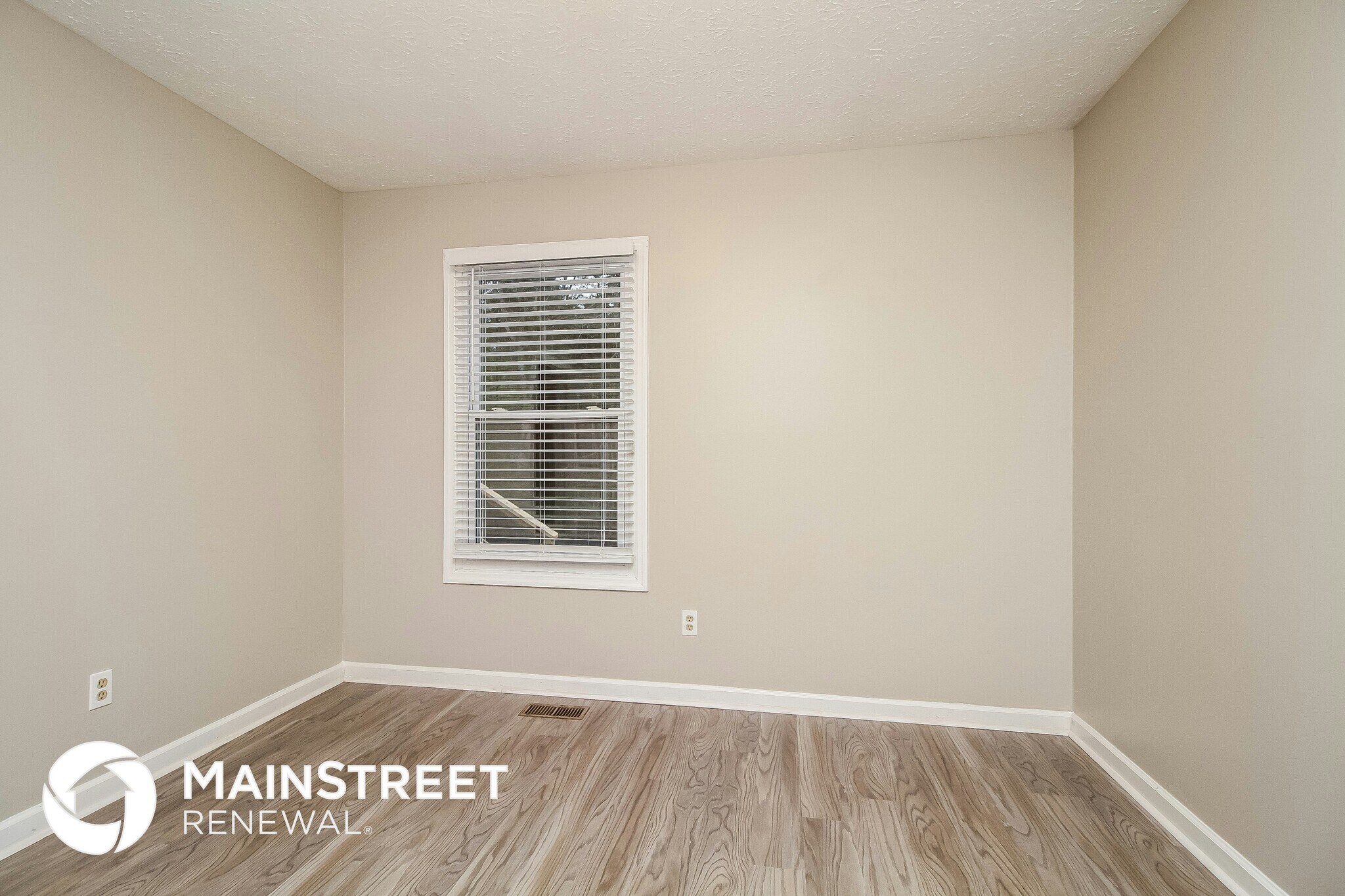 Building Photo - 592 Woodcrest Dr