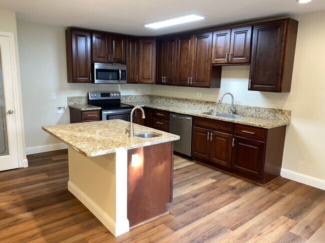 Building Photo - Upgraded 2 bedroom condo in a gated commun...