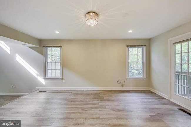 Building Photo - 12004 Montrose Village Terrace