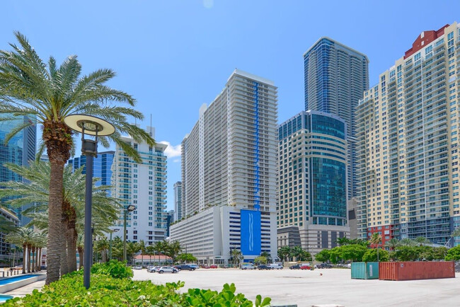 Building Photo - 1200 Brickell Bay Dr