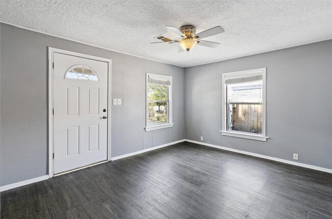 Building Photo - 1504 Polk Ave