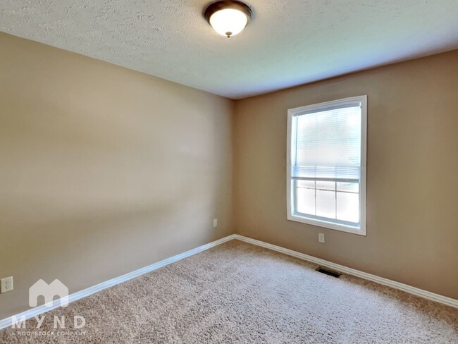 Building Photo - 114 N Peach Brook