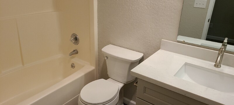 Building Photo - 1625 Kent Des Moines Rd