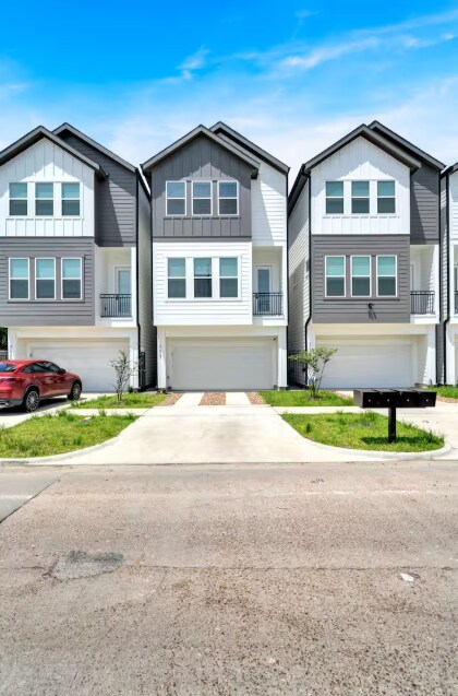 Building Photo - 6834 Lozier St