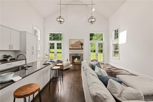 Building Photo - 40 Old Post Rd