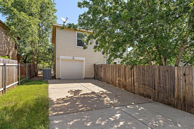 Building Photo - 5705 Viewpoint Dr