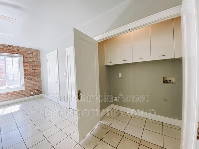 Building Photo - 518 NW 12th St