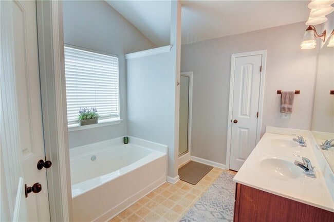 Building Photo - 4918 McEver View Dr