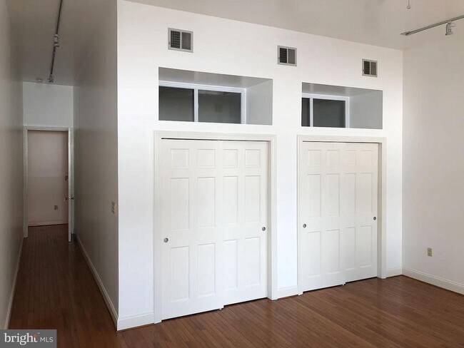 Building Photo - 261 N 3rd St