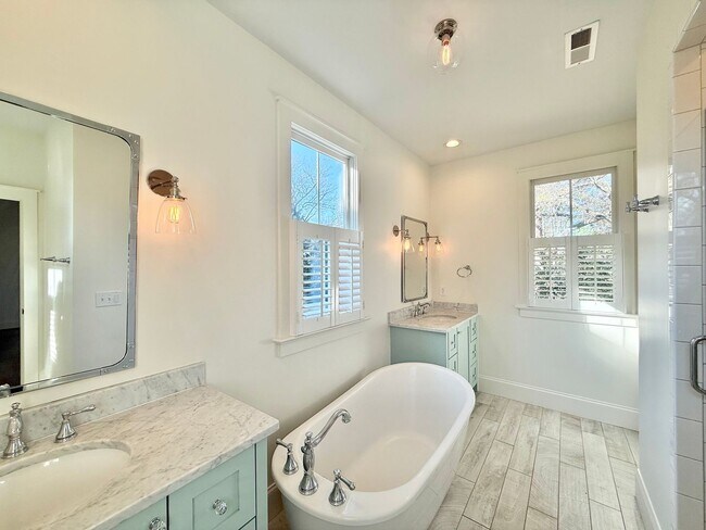 Building Photo - Custom Built 4BD, 3.5BA Five Points Home with a Bonus Room & Fenced Yard