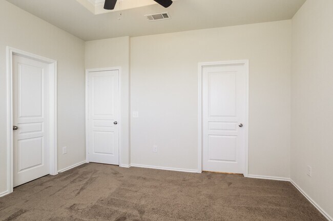 Building Photo - 14715 Sierra Garden Dr