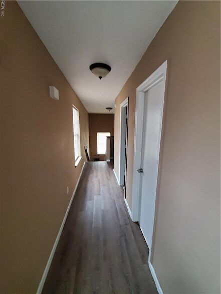 Building Photo - 1536 W 40th St