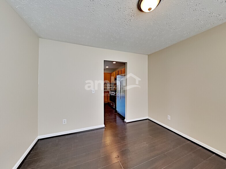 Building Photo - 450 Crested View Dr