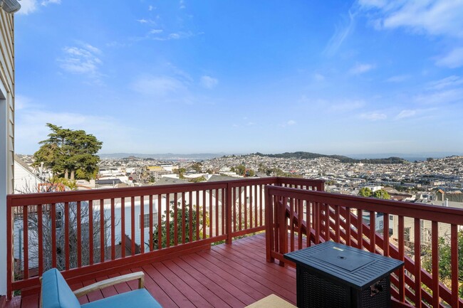Building Photo - UPDATED LARGE BRIGHT 1800sf 3BR/2BA/1GR In...