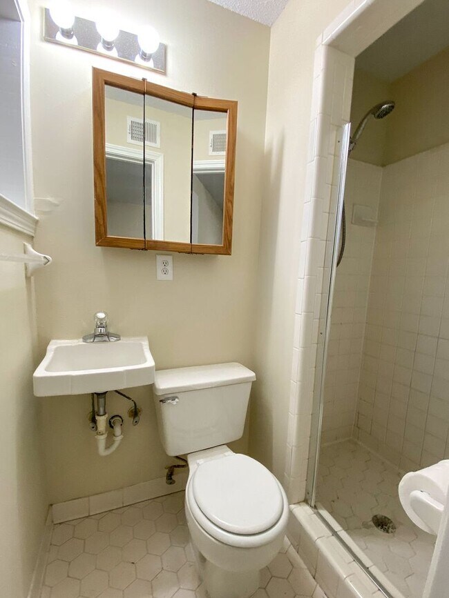 Building Photo - 3 bedroom, 2 bath near Quince and Perkins