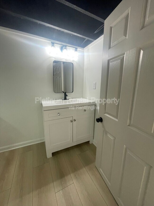 Building Photo - 1245 Shore Dr SW