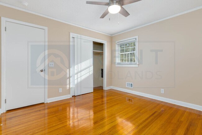 Building Photo - 2532 Parkwood Dr