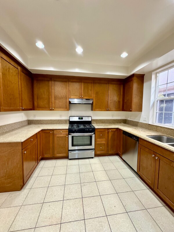 Building Photo - 1130 E Colorado St