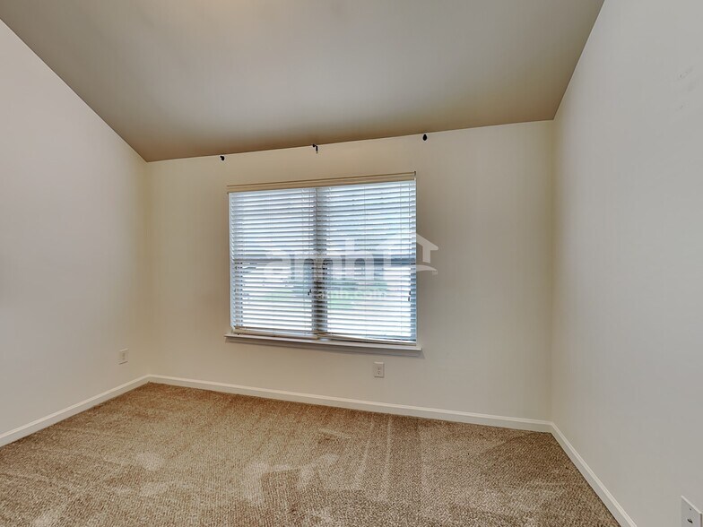 Building Photo - 272 Oak Branch Dr