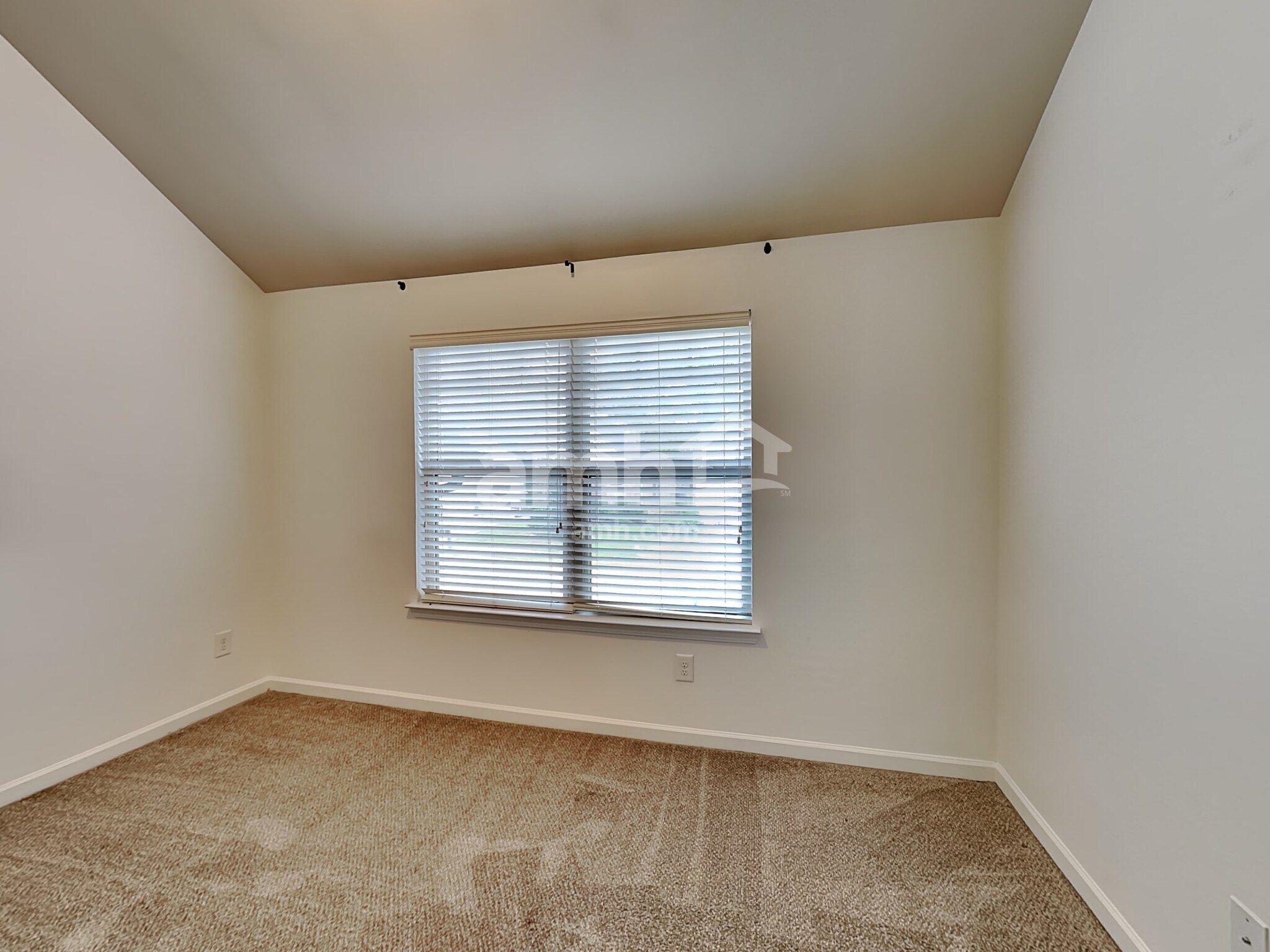 Building Photo - 272 Oak Branch Dr
