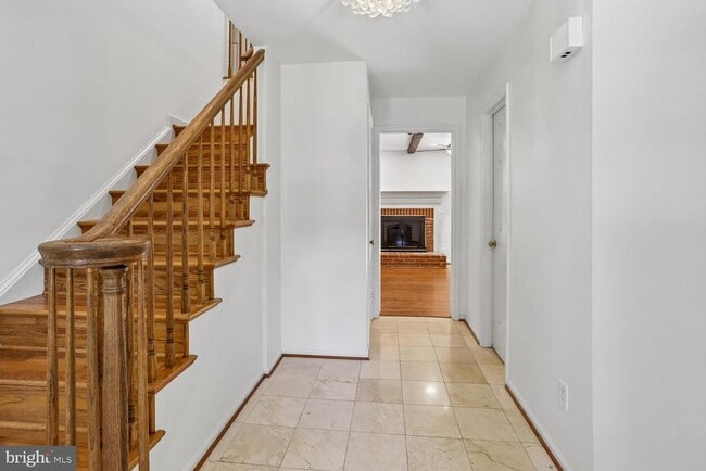 Building Photo - 903 Ridge Dr