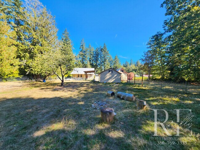 Building Photo - Charming Farmhouse in Town — Hobby Ready &...