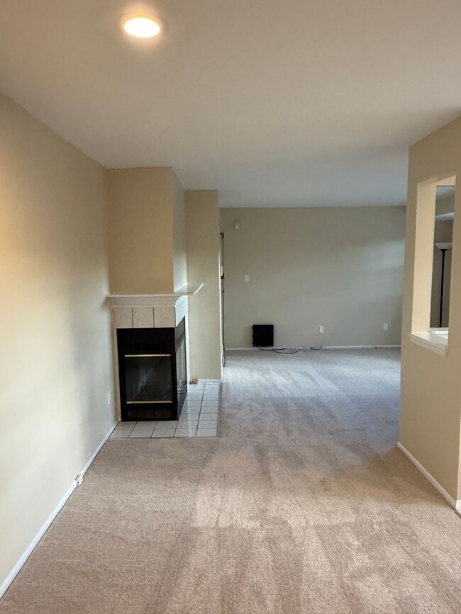 Building Photo - Third-Floor 2BR/1.5BA Condo Near I-695