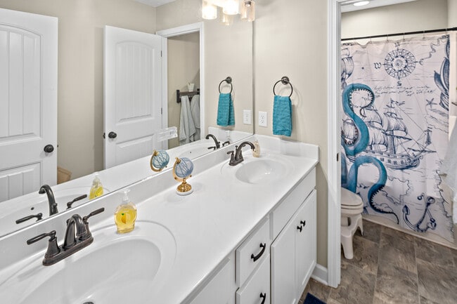 Building Photo - 305 Oleander Ln