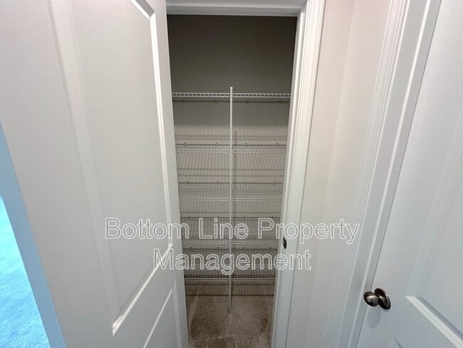 Building Photo - 2938 Clyde Dr