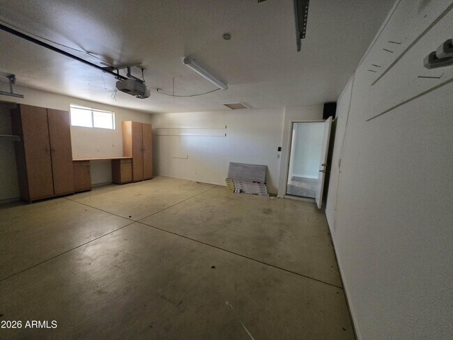 Building Photo - 10049 W Oakmont Dr