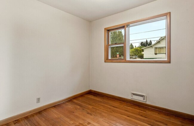 Building Photo - OREGON MID CENTURY DREAM