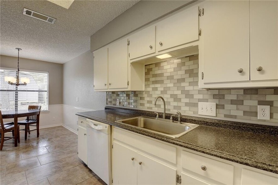 Kitchen - 11202 Brushy Glen Dr