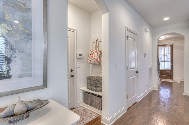 Building Photo - 3779 Wareham Dr