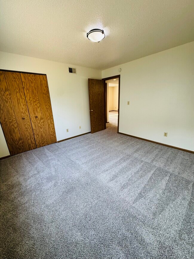 Building Photo - 156 Westside Dr