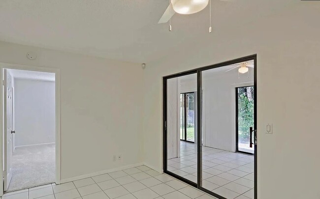 Building Photo - 9258 Green Meadows Way