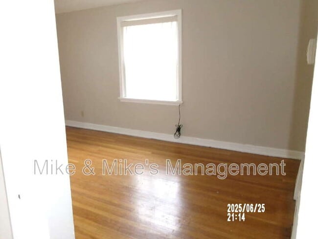 Building Photo - 1202 W Hope Ave