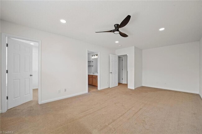 Building Photo - 4 Dunlevy Way