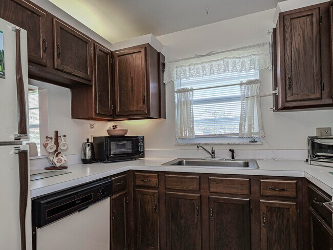 Building Photo - 62 Woodland Dr