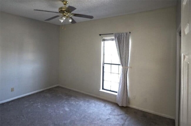Building Photo - 1307 Kinney Ave