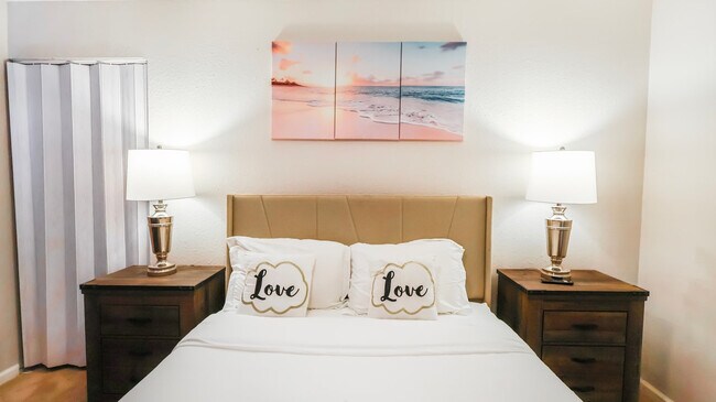 Building Photo - 660 Sunnyside Ave