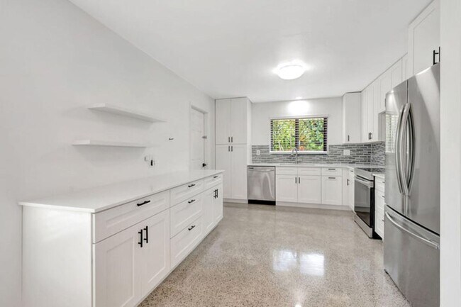 Building Photo - 3550 NE 4th Ave