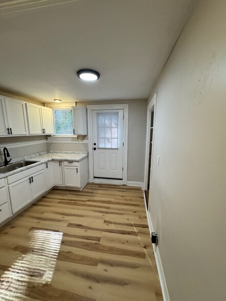 Building Photo - 755 Chislett St