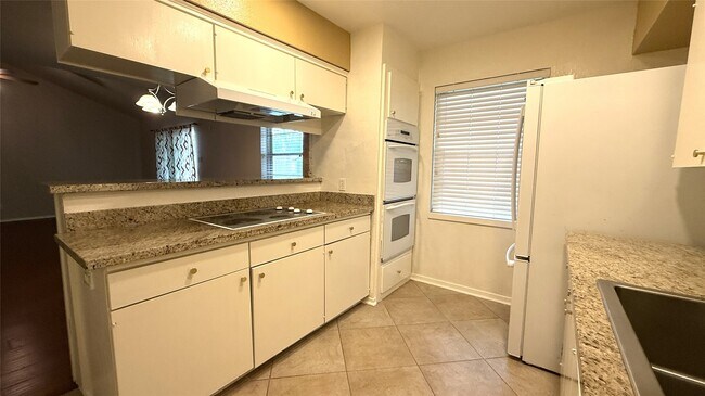 Building Photo - 6007 Dryad Dr